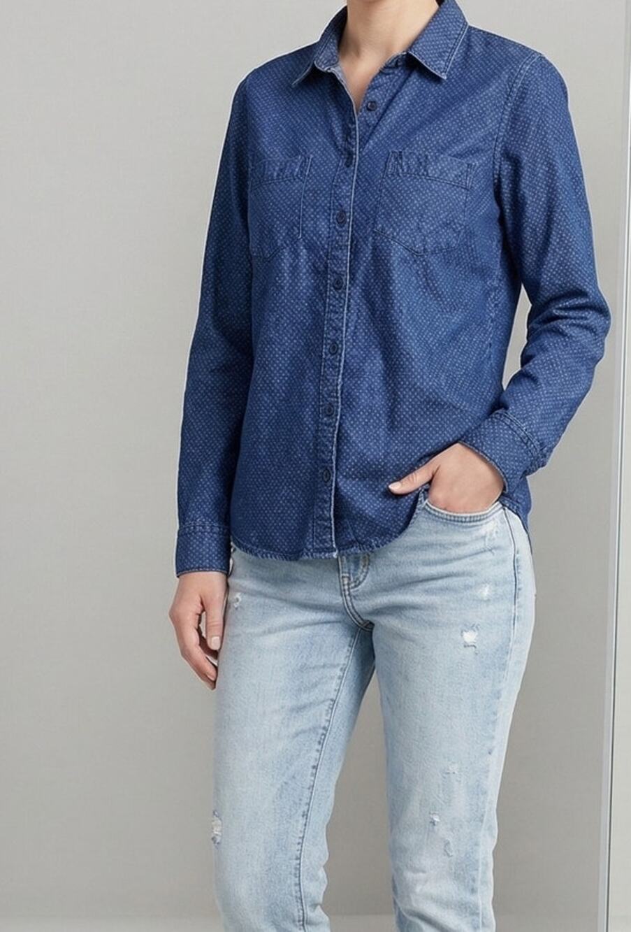 Liz Claiborne Petite PL Dotted Button Front Blue Shirt